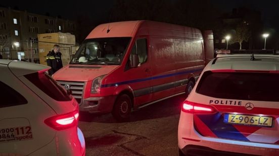 Politie betrapt dievenduo terwijl bus wordt volgeladen met isolatiemateriaal