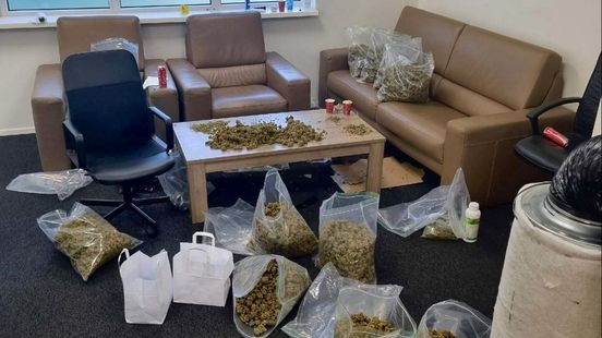 Drie personen aangehouden na vondst 14,5 kilo hennep