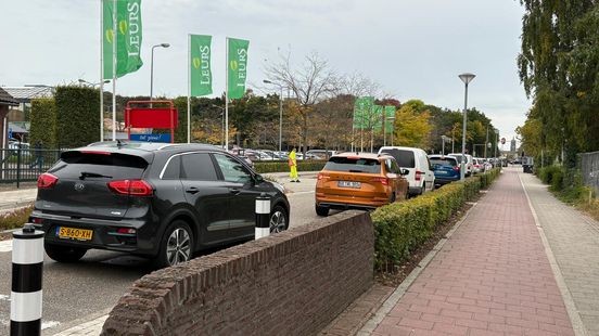 Duitse koopjesjagers lappen verkeersmaatregelen aan hun laars: 'Zorgt voor onveilige situaties'