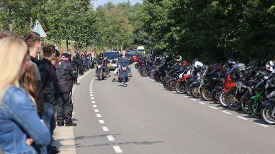 Erehaag voor uitvaart van verongelukte motorrijdster (29)