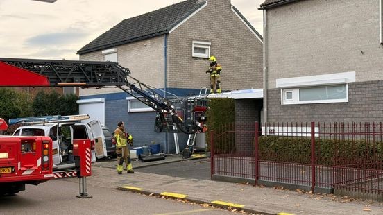 Gewonde bij brand in Geleen na werkzaamheden op het dak van woning