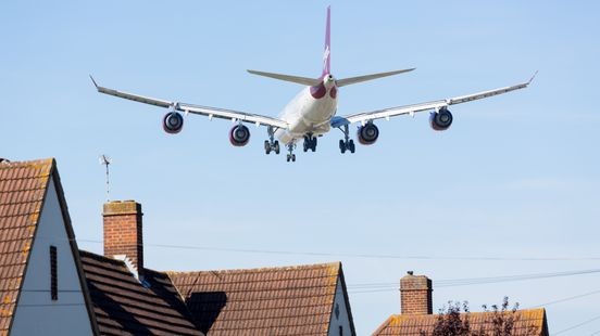 Huis waar dakpannen sneuvelden nadat vliegtuig overvloog doet mee aan vortexonderzoek, wat is dat?
