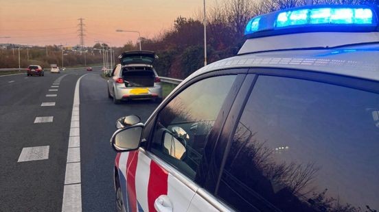 Vader met drugs op achter stuur: politie haalt kind uit auto