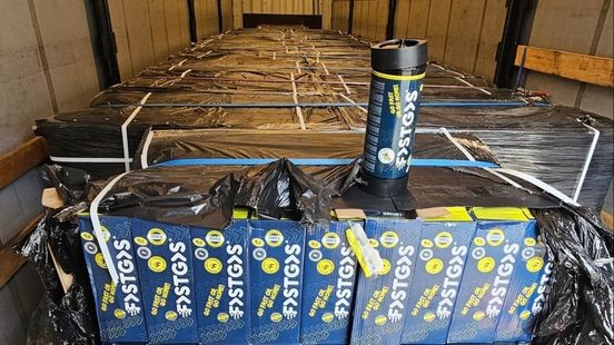 Flinke vangst: politie ontdekt duizenden lachgasflessen in laadruim vrachtwagen