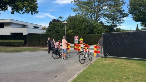 Twee Flodder-fans betrapt op filmset in Sittard, bekeurd na politieoptreden