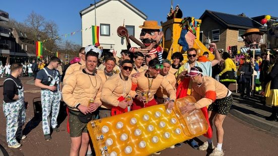 Mosaqua dankbaar thema in optocht Gulpen