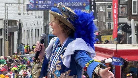 Contrast in Roermond: carnaval en herdenking