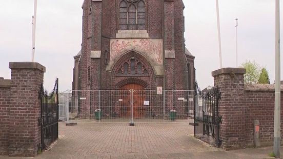 Pastoor sluit kerk vanwege vallende stenen en mogelijk instortingsgevaar: 'Willen geen risico lopen'