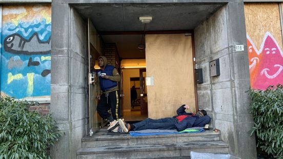 Ook met gevoelstemperatuur -15 slaapt Kazimer buiten