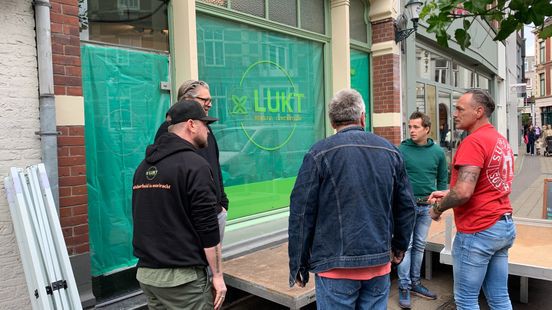Ex-gedetineerde aan het werk in herstellunchroom