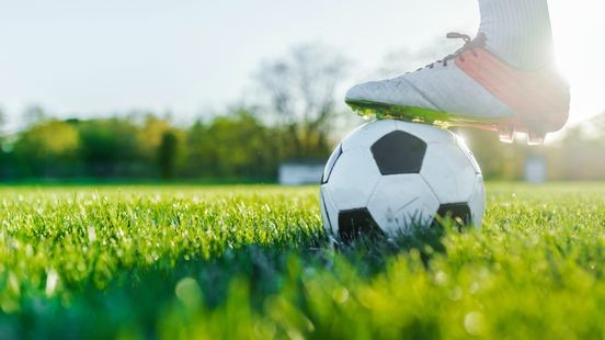 Vechtpartij op voetbalveld terwijl besturen praten over fusie