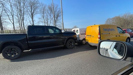 File bij Maastricht tot aan vliegveld Beek lost langzaam op
