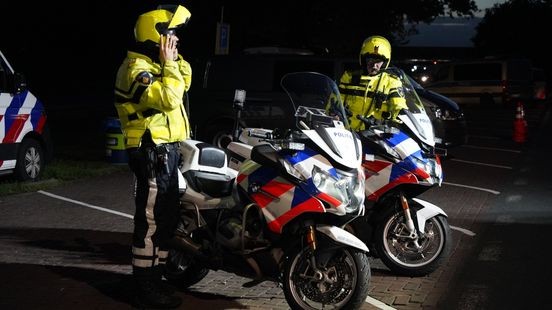 Grote verkeerscontrole op A67: vier arrestaties en tien rijbewijzen ingevorderd
