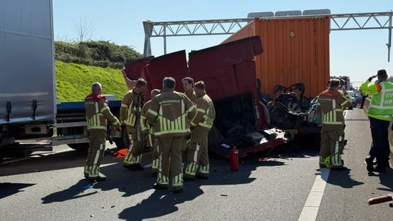 A73 in noordelijke richting dicht na ongeval met vrachtwagens
