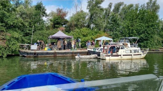 Tientallen feestvierders op eilandje Maastricht beboet