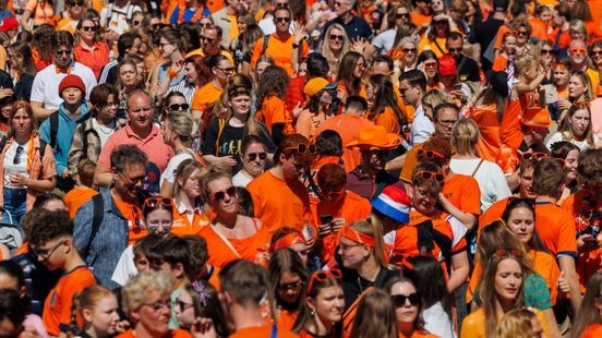 Koningsdag in beeld: kleedjesmarkten, feest en heel veel oranje