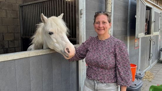 Manege in Horst ontsnapt aan enorme vlammenzee bij meubelwinkel: 'We hebben echt geluk gehad'