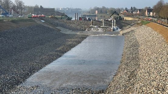 Kijk hier hoe het Julianakanaal gevuld werd met 2 miljard liter water