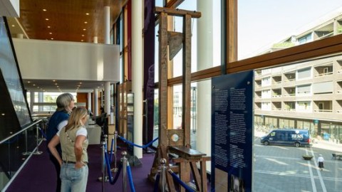 Installatie waarmee criminelen werden onthoofd tentoongesteld in Maastricht