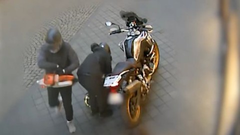 Aanslag met slijptol bij juwelier mislukt: duo wilde inbreken op klaarlichte dag