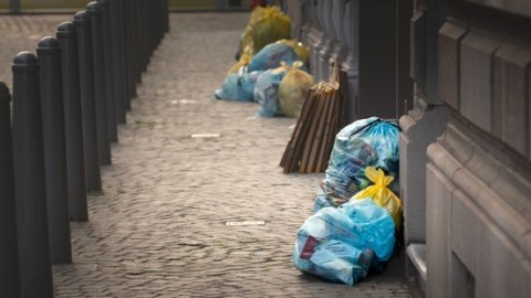 Verkeerd aangeboden vuilniszakken worden duur grapje voor vrouw uit Echt
