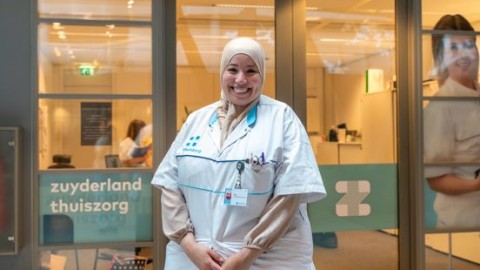 'Zoiets hoef ik niet aan mijn bed': Najat laat zich niet uit het veld slaan door haatreacties