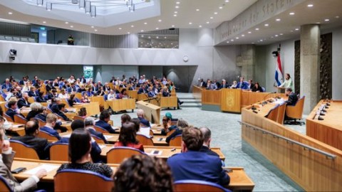 Vertrouwen kiezer terugwinnen niet makkelijk, zegt politicoloog: 'Blij dat ik geen partijleider ben'
