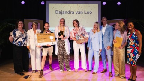 Dajandra van Loo (35) uit Kerkrade wint publieksprijs Taalhelden 2025