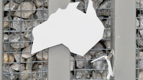 Man (52) opgepakt voor vernielen politiebureau en monument in Brunssum