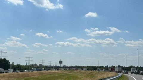 Kilometers file op A2 en A73 ter hoogte van Het Vonderen