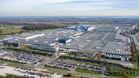 Minister zet handtekening: Defensie gaat flink opschalen in hallen van VDL in Born
