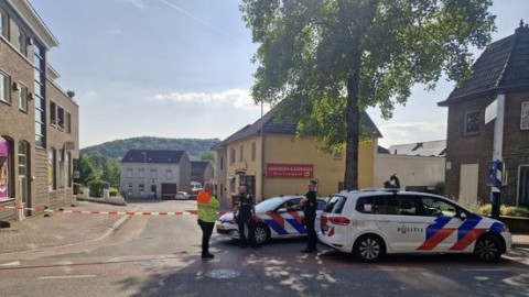 Wapens, explosieven en munitie in woning verwarde man Wijlre