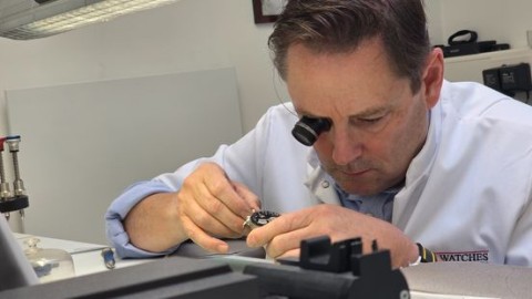 Dure edelmetalen? Dan maar iets minder in sieraad