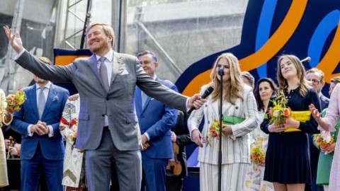 Koning opent het Oud Limburgs Schuttersfeest en vuurt eerste schot af
